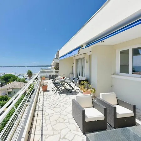 Cozy Top-floor 2-br Terrace And Sea View