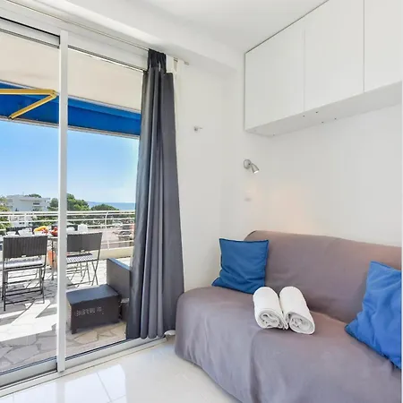 Cozy Top-floor 2-br Terrace And Sea View