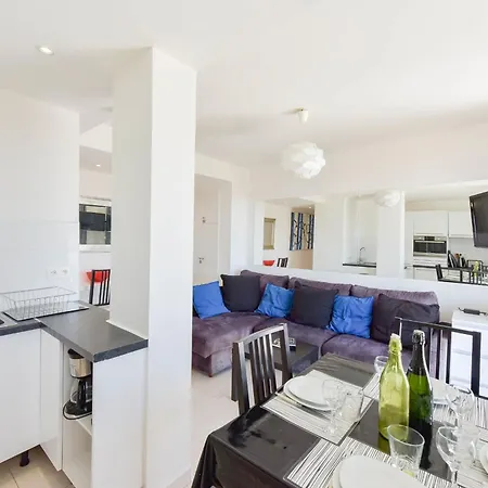 Apartment Cozy Top-floor 2-br Terrace And Sea View *