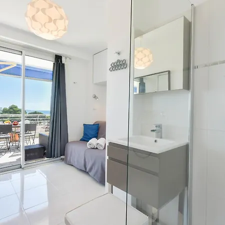 Cozy Top-floor 2-br Terrace And Sea View 아파트