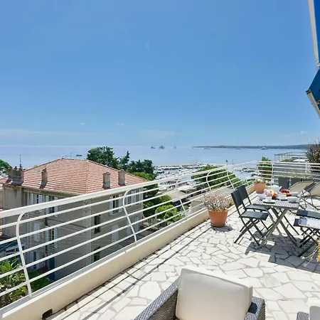 Cozy Top-floor 2-br Terrace And Sea View *