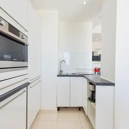 Cozy Top-floor 2-br Terrace And Sea View 아파트 *