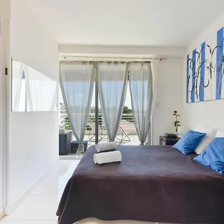 아파트 Cozy Top-floor 2-br Terrace And Sea View 칸느
