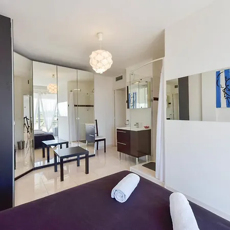 Cozy Top-floor 2-br Terrace And Sea View * 칸느
