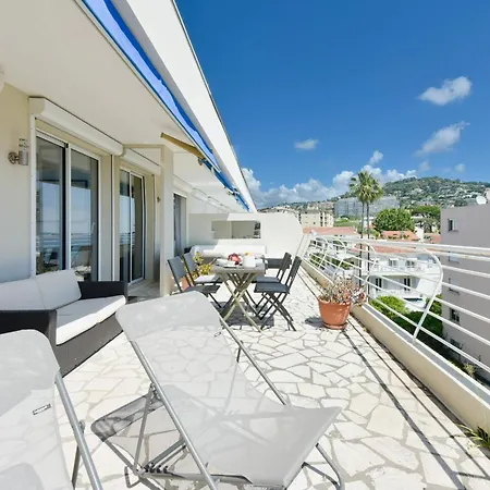 Cozy Top-floor 2-br Terrace And Sea View * 칸느